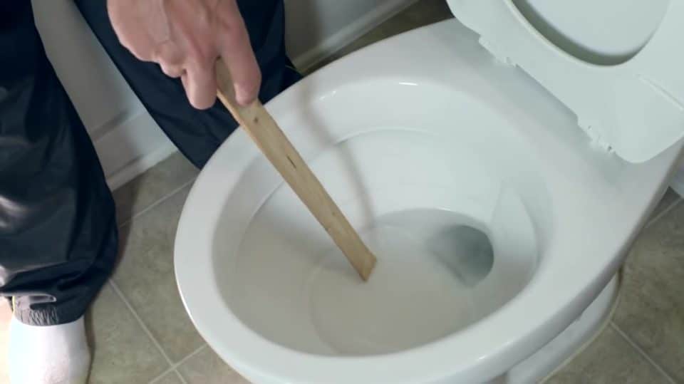 How To Adjust Water Level In Toilet Bowl E1587214720753 