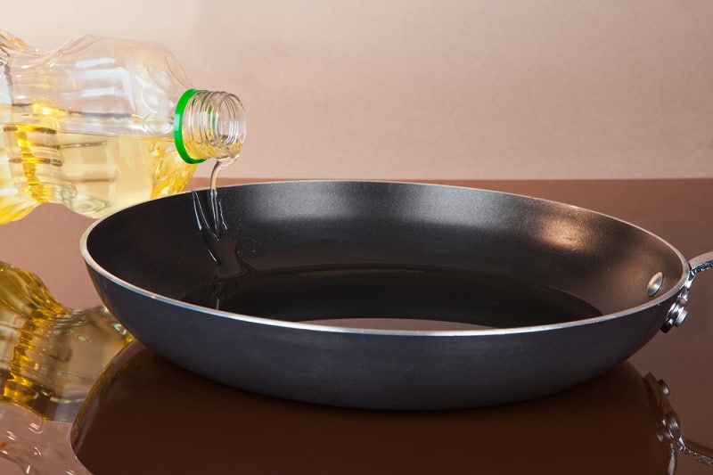 How to make a ceramic pan non stick again?