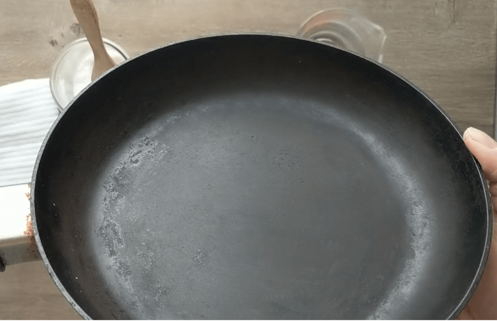 How to remove oil from a non stick pan