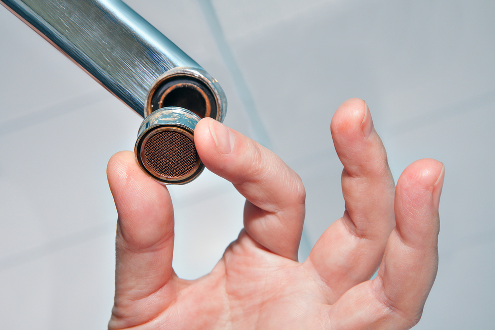 how-to-remove-a-faucet-aerator