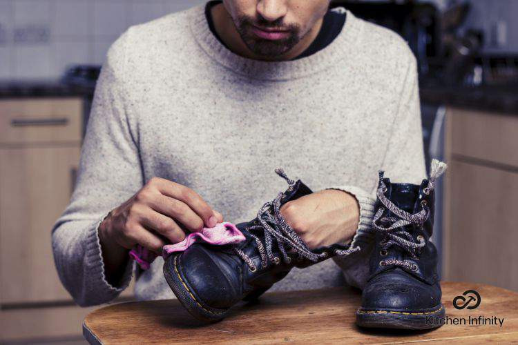 how to remove stains from leather shoes