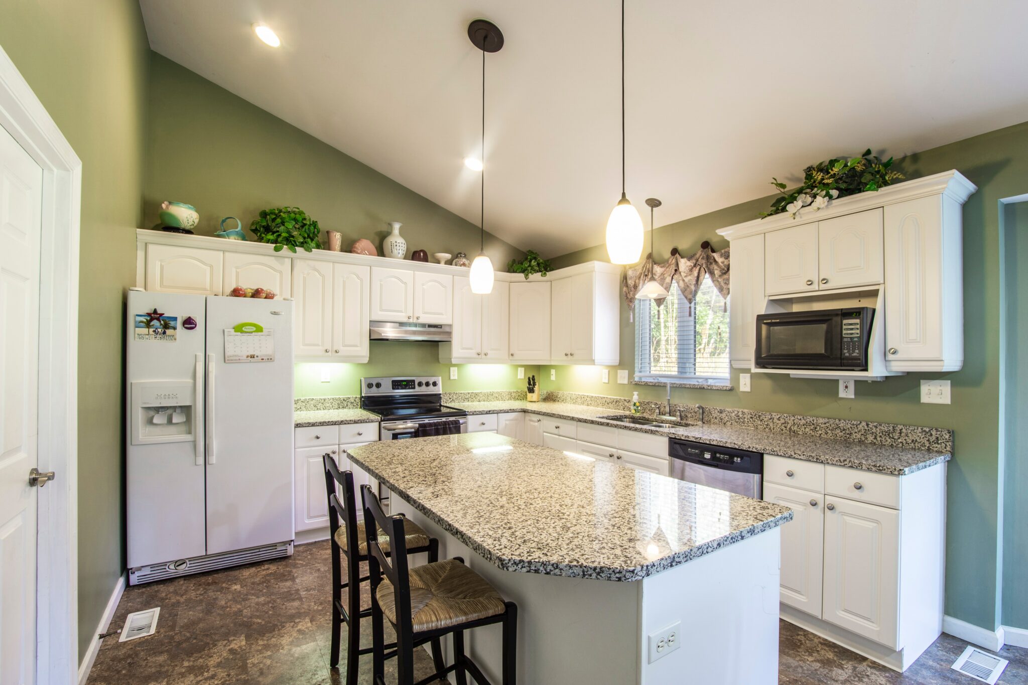 Granite vs. Faux Marble Kitchen Countertops, Which is Better for the Environment?