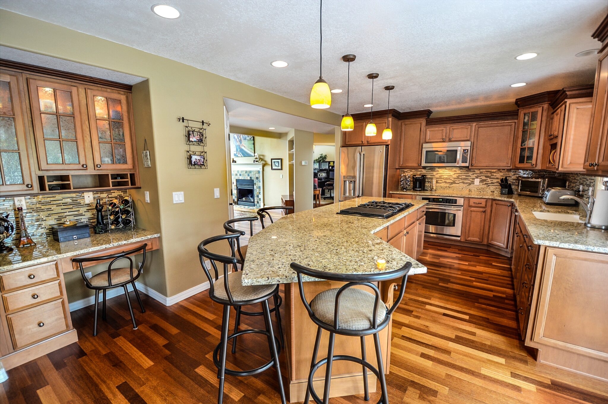 The Pros and Cons of a Kitchen Island