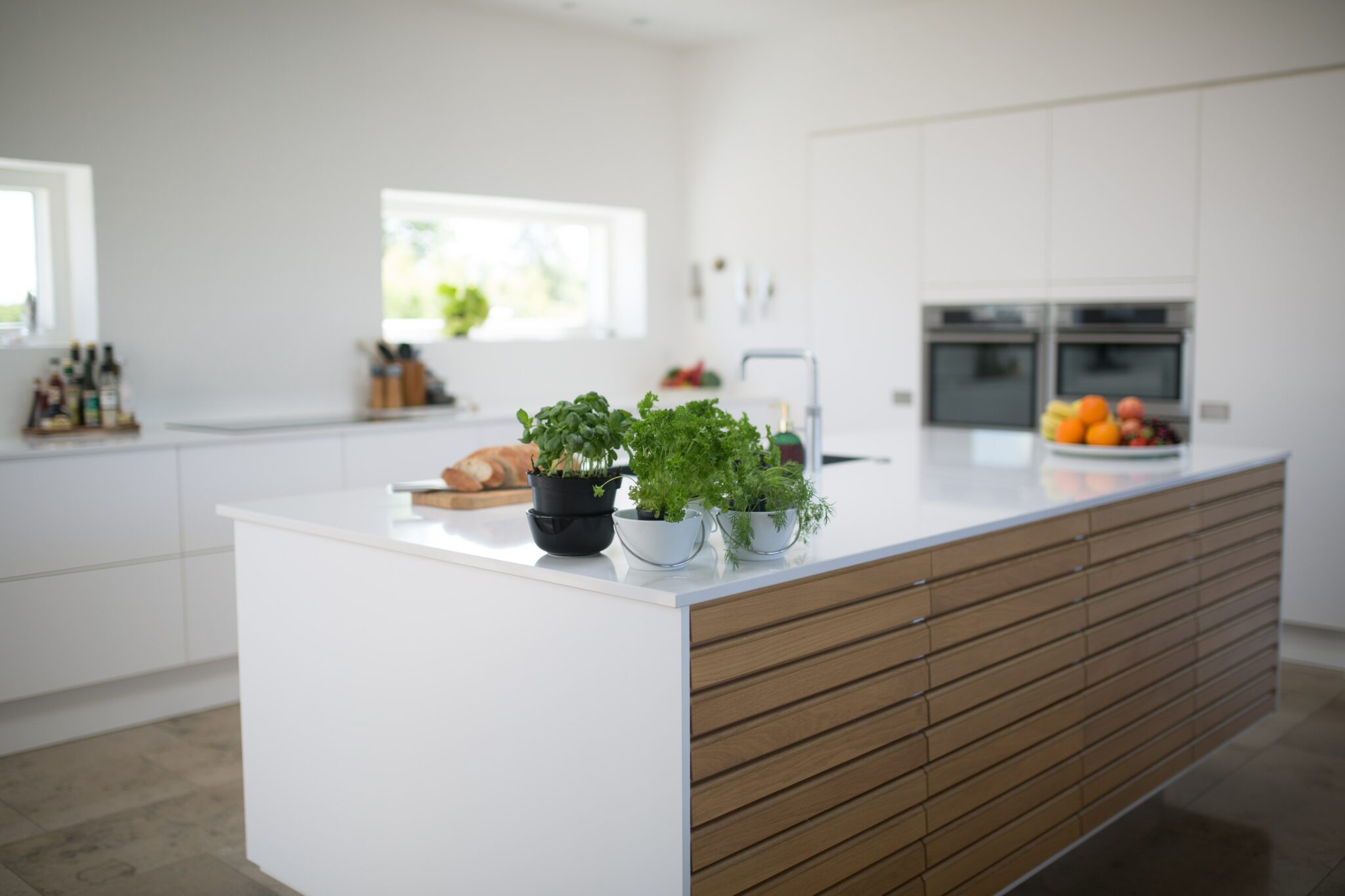 Benefits of a Kitchen Island with a Breakfast Bar
