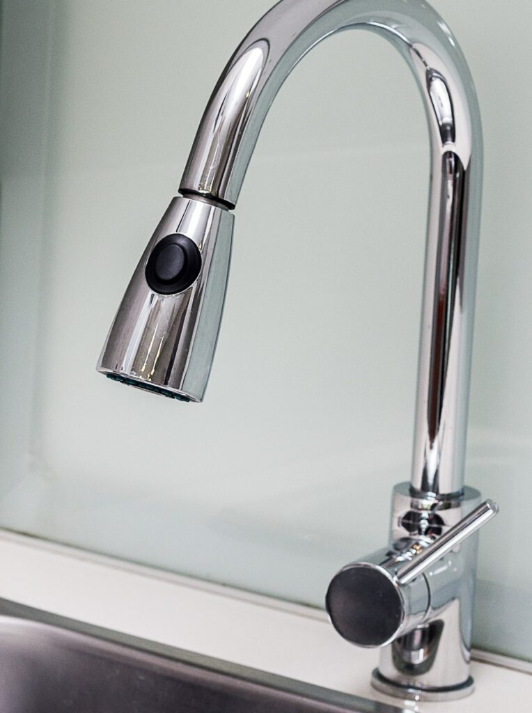 Pull-Out Vs. Pull-Down Kitchen Faucets Which Is More Convenient-min