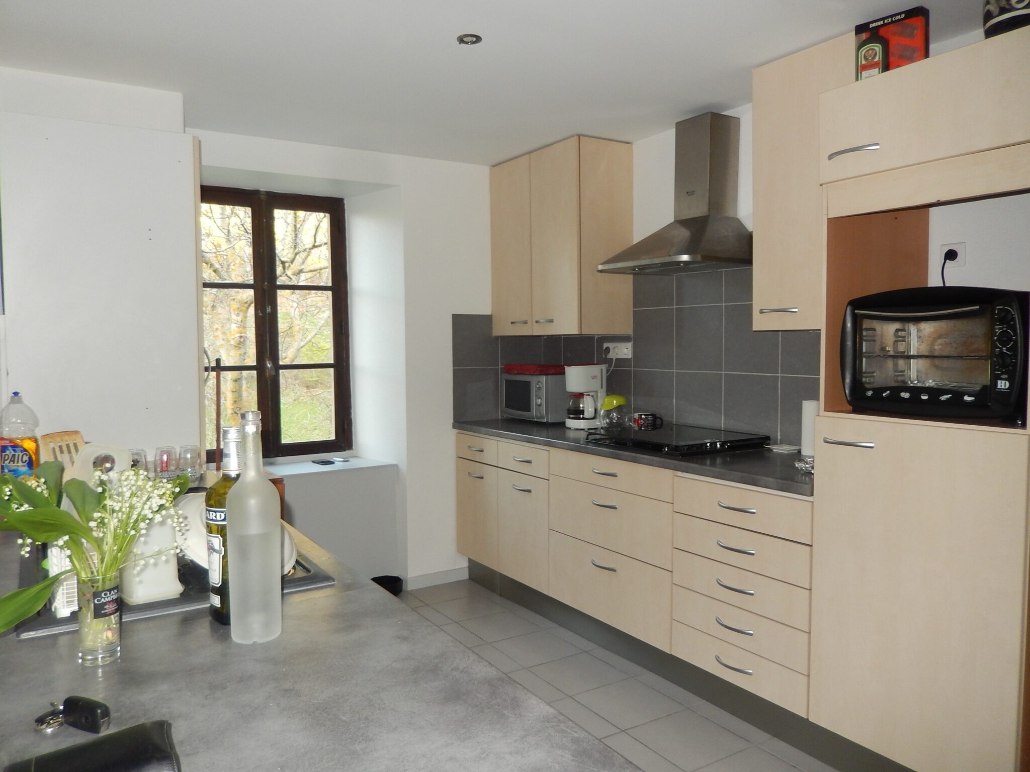 The advantages and drawbacks of a kitchen hutch