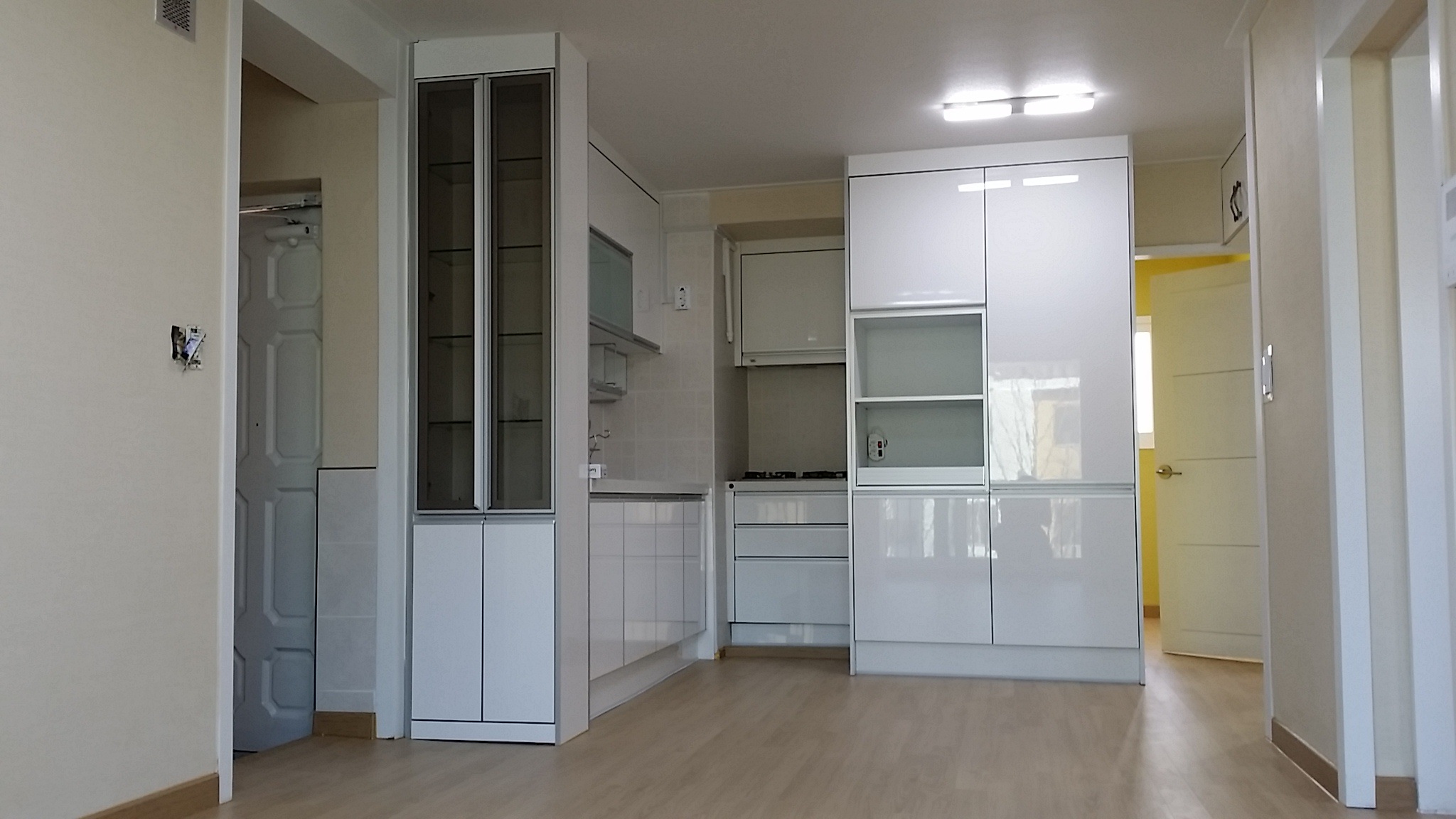 The benefits and disadvantages of a kitchen hutch