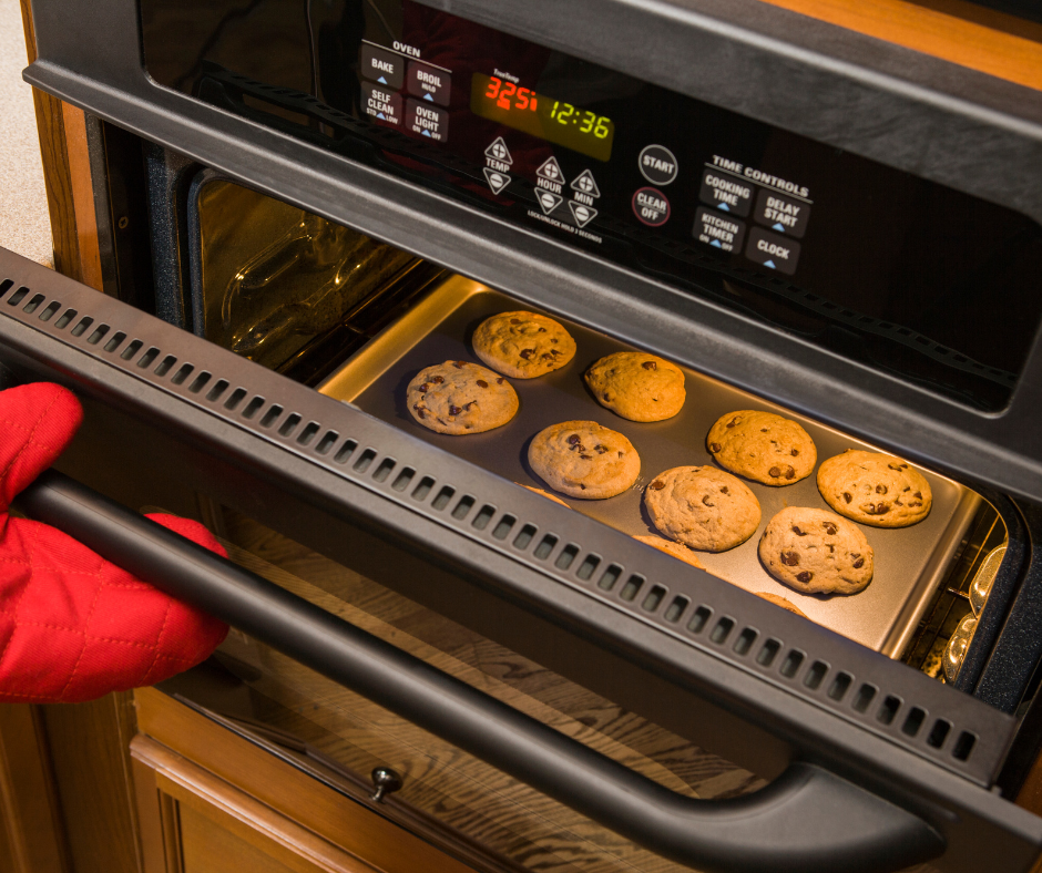 A regular oven and a convection oven with a comparison of energy efficiency